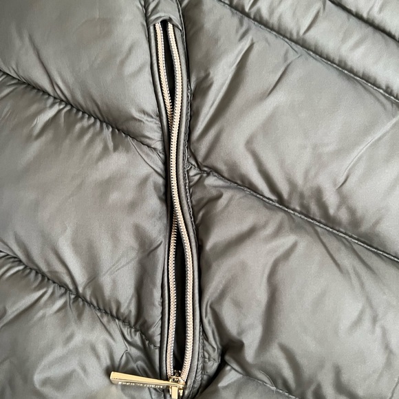 ⭐️ Firm Price⭐️ Like new, Michael Kors Puffer down jacket green Medium - Picture 5 of 7